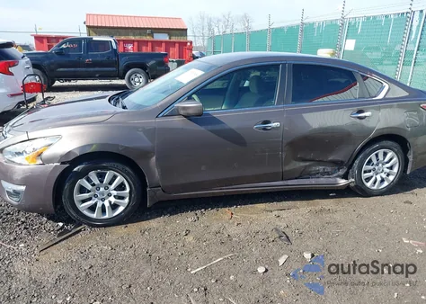 2014 Nissan Altima 2.5 S z USA, uszkodzony, nr VIN 1N4AL3AP3EN261826
